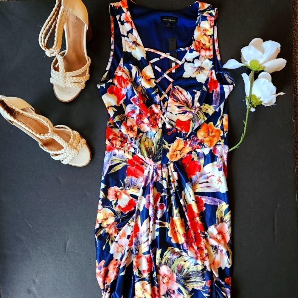 NWT Miss Avenue Floral dress